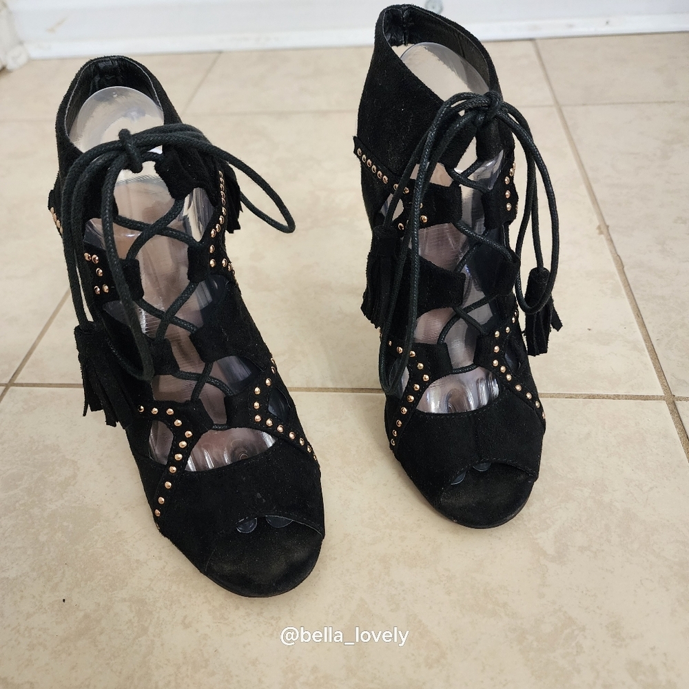 Elegant Black Laced Up Gold Studded Heels With Tassles - Picture 4 of 7